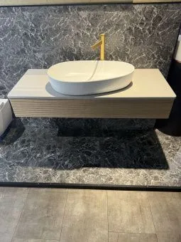 Villeroy & Boch Antao Тумба под раковину, с подсветкой, 1 выдвижной ящик, 1200 x 190 x 500 mm, фронтальная поверхность со структурной обработкой, Honey Oak / Кварц L10153HN