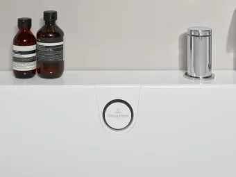 Villeroy & Boch Oberon 2.1 ванна с задней стенкой, вариант слева, 1800 x 800 mm, Альпийский белый UBQ180OBN9CL00VD01